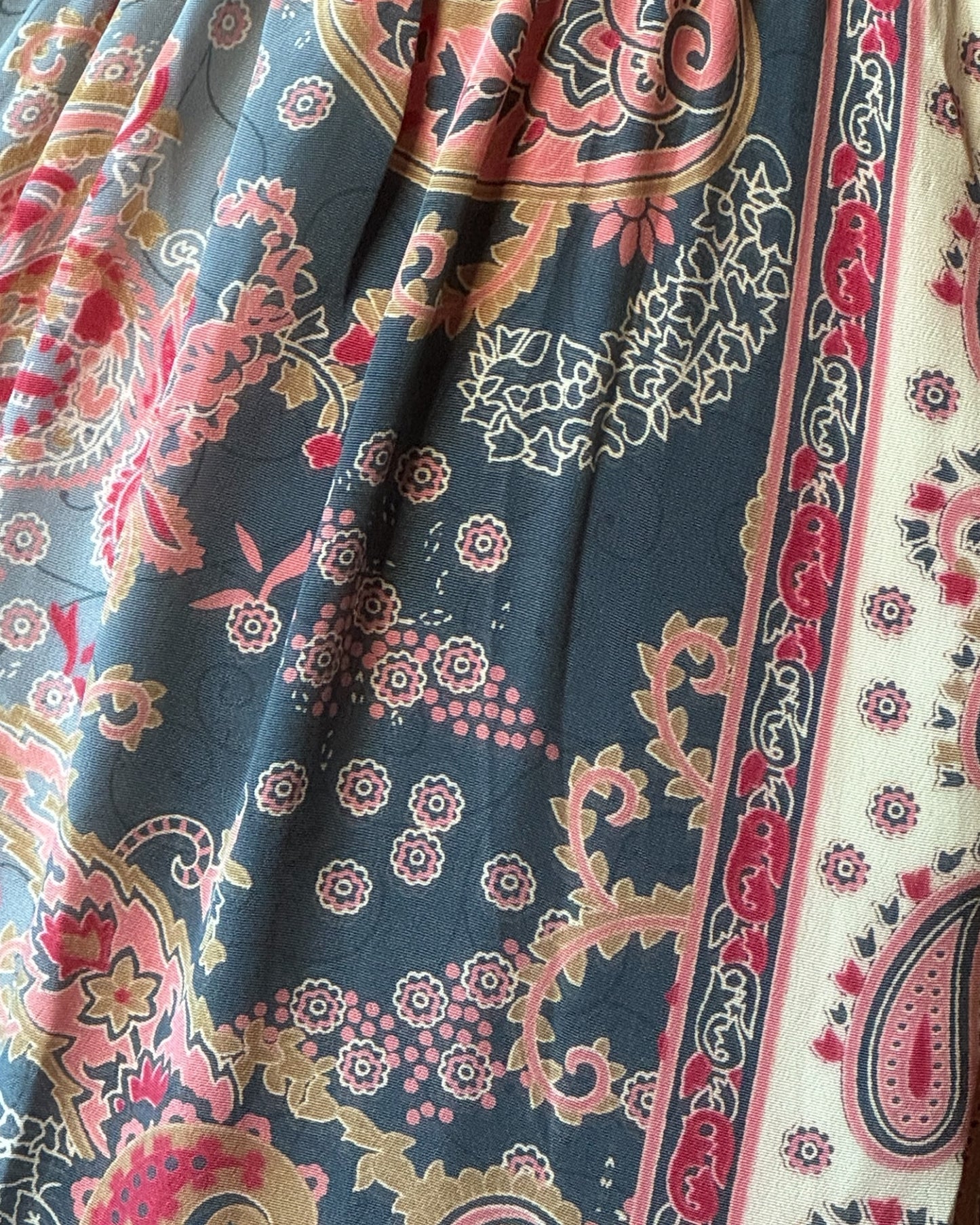 Robe longue colorée à motifs ￼